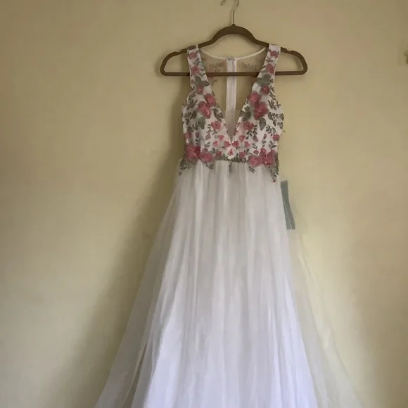 NEW White Floral Formal Gown - Picture 4 of 10